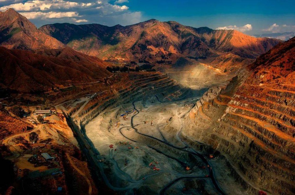 （矿产）湖南省某市高品质1300万吨钒矿项目6亿整体转让
